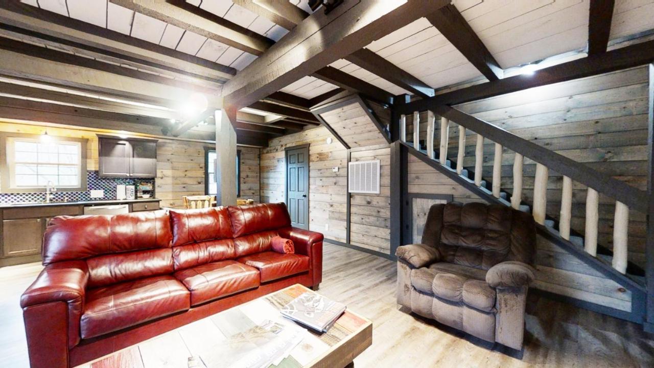 Bigfoots Hideaway Cabin Гатлинбург Экстерьер фото