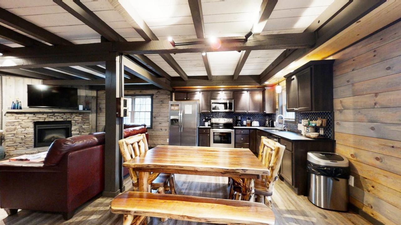 Bigfoots Hideaway Cabin Гатлинбург Экстерьер фото