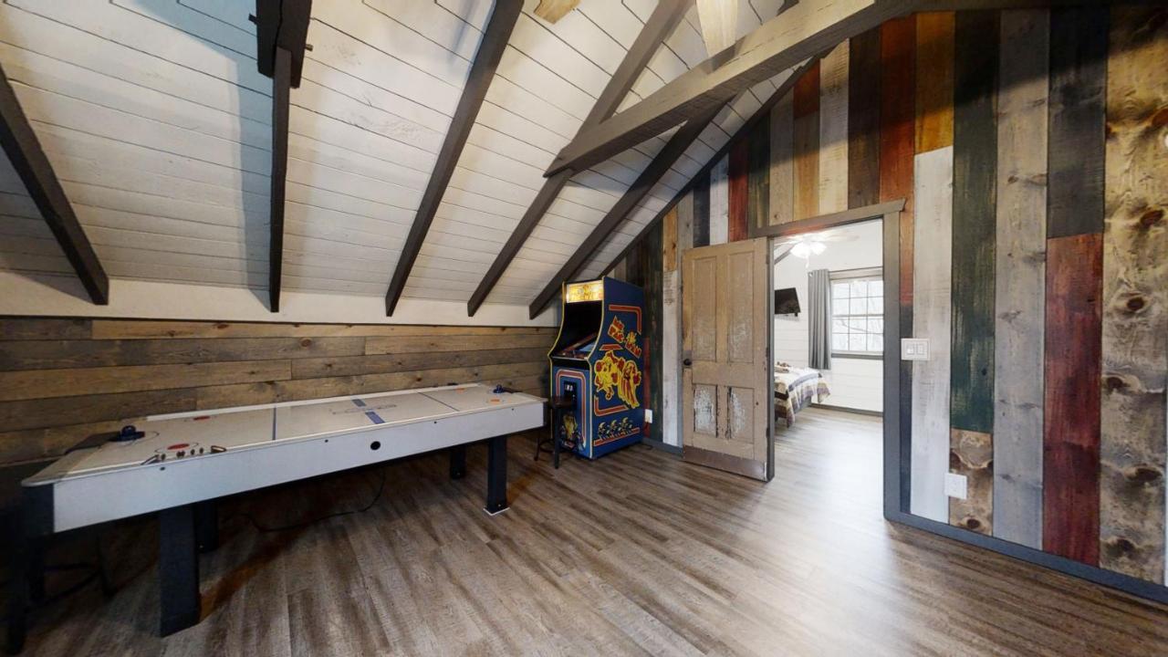 Bigfoots Hideaway Cabin Гатлинбург Экстерьер фото