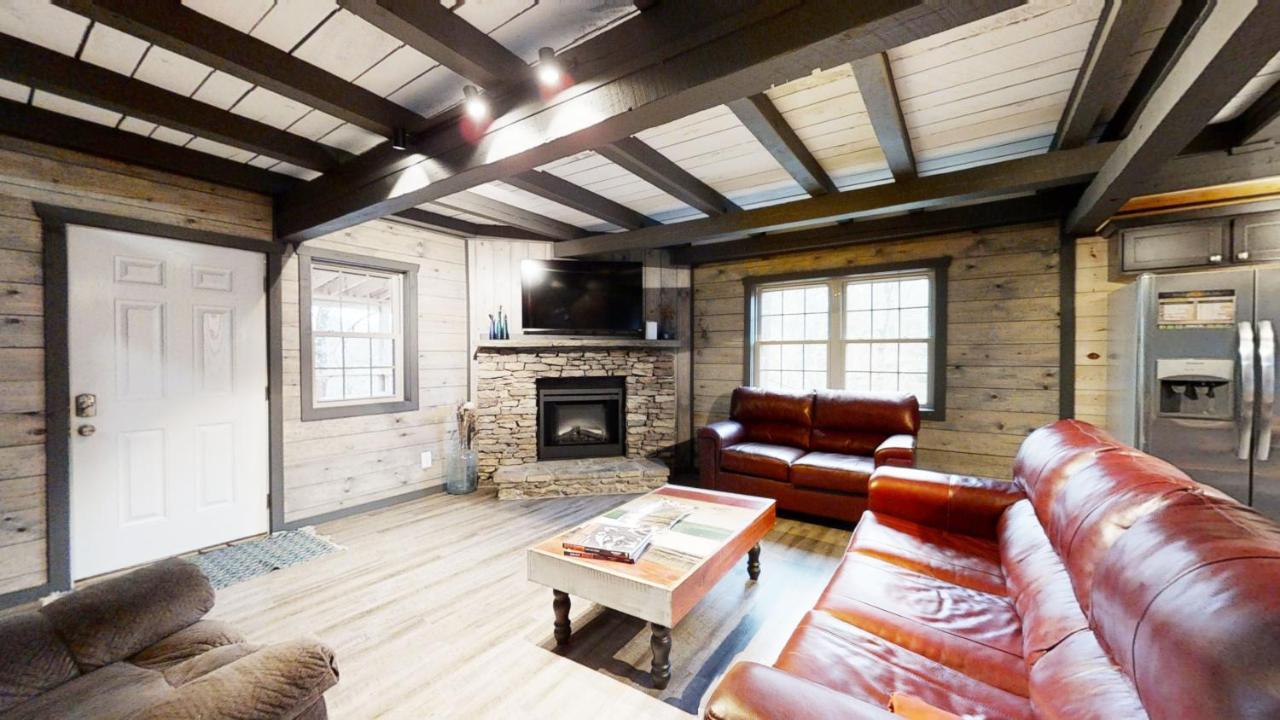 Bigfoots Hideaway Cabin Гатлинбург Экстерьер фото