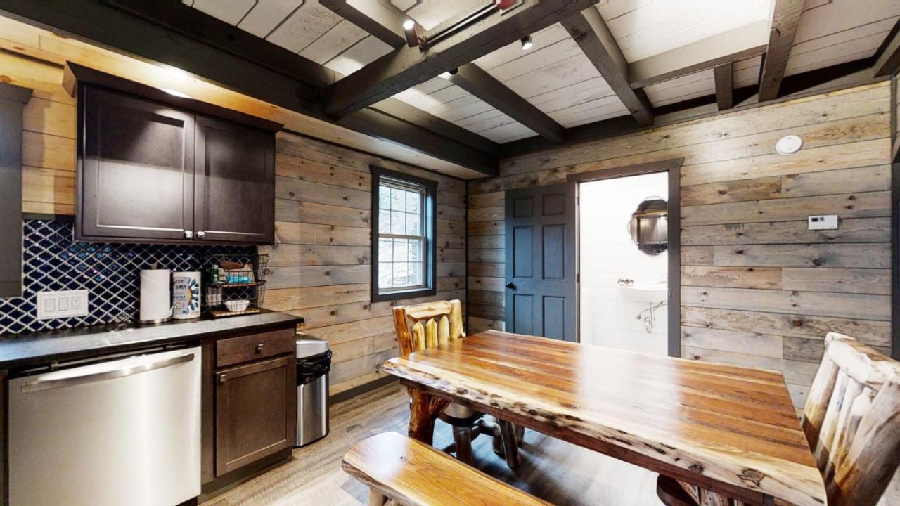 Bigfoots Hideaway Cabin Гатлинбург Экстерьер фото