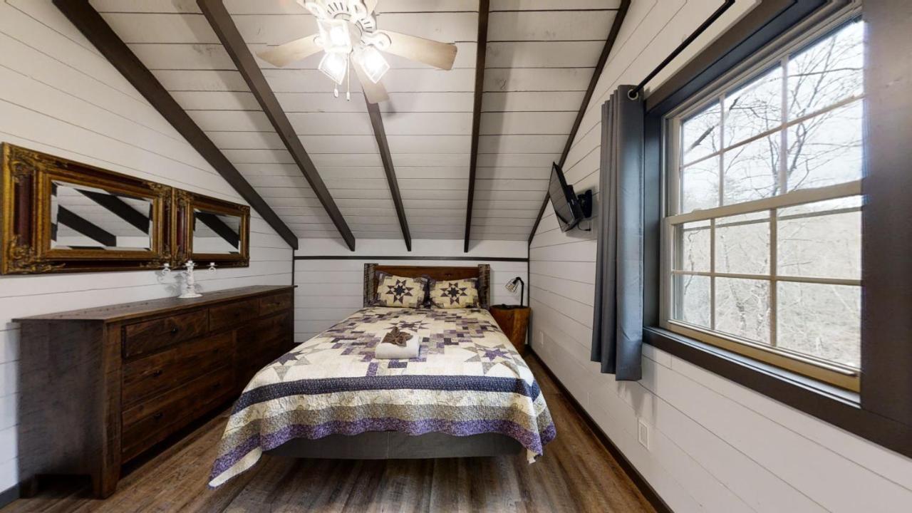 Bigfoots Hideaway Cabin Гатлинбург Экстерьер фото