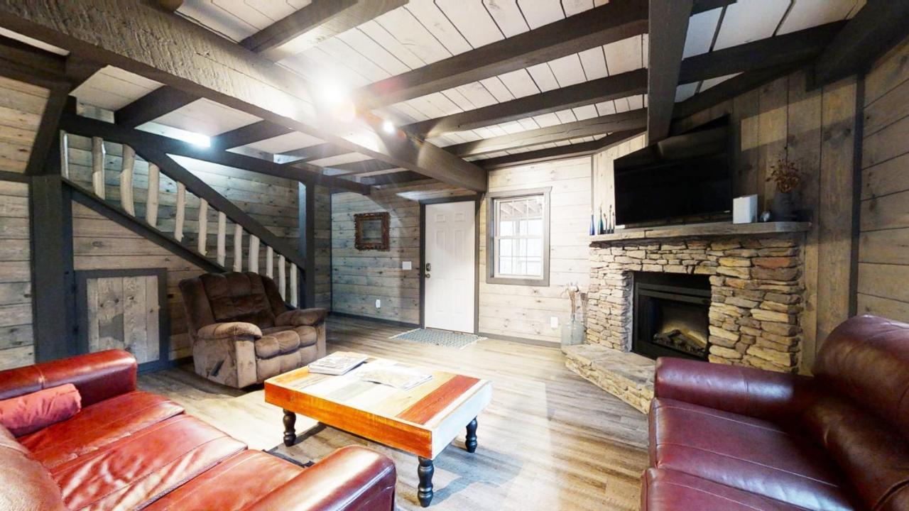 Bigfoots Hideaway Cabin Гатлинбург Экстерьер фото