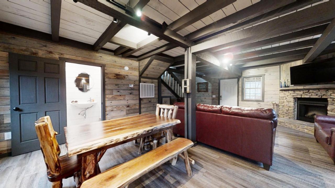 Bigfoots Hideaway Cabin Гатлинбург Экстерьер фото