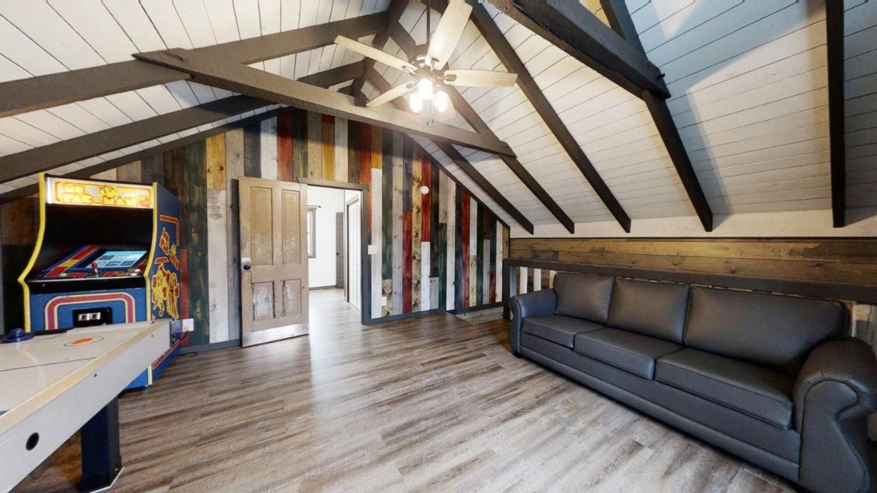 Bigfoots Hideaway Cabin Гатлинбург Экстерьер фото