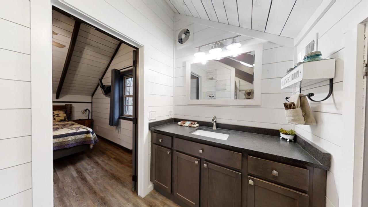 Bigfoots Hideaway Cabin Гатлинбург Экстерьер фото