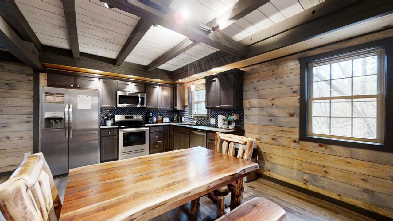 Bigfoots Hideaway Cabin Гатлинбург Экстерьер фото