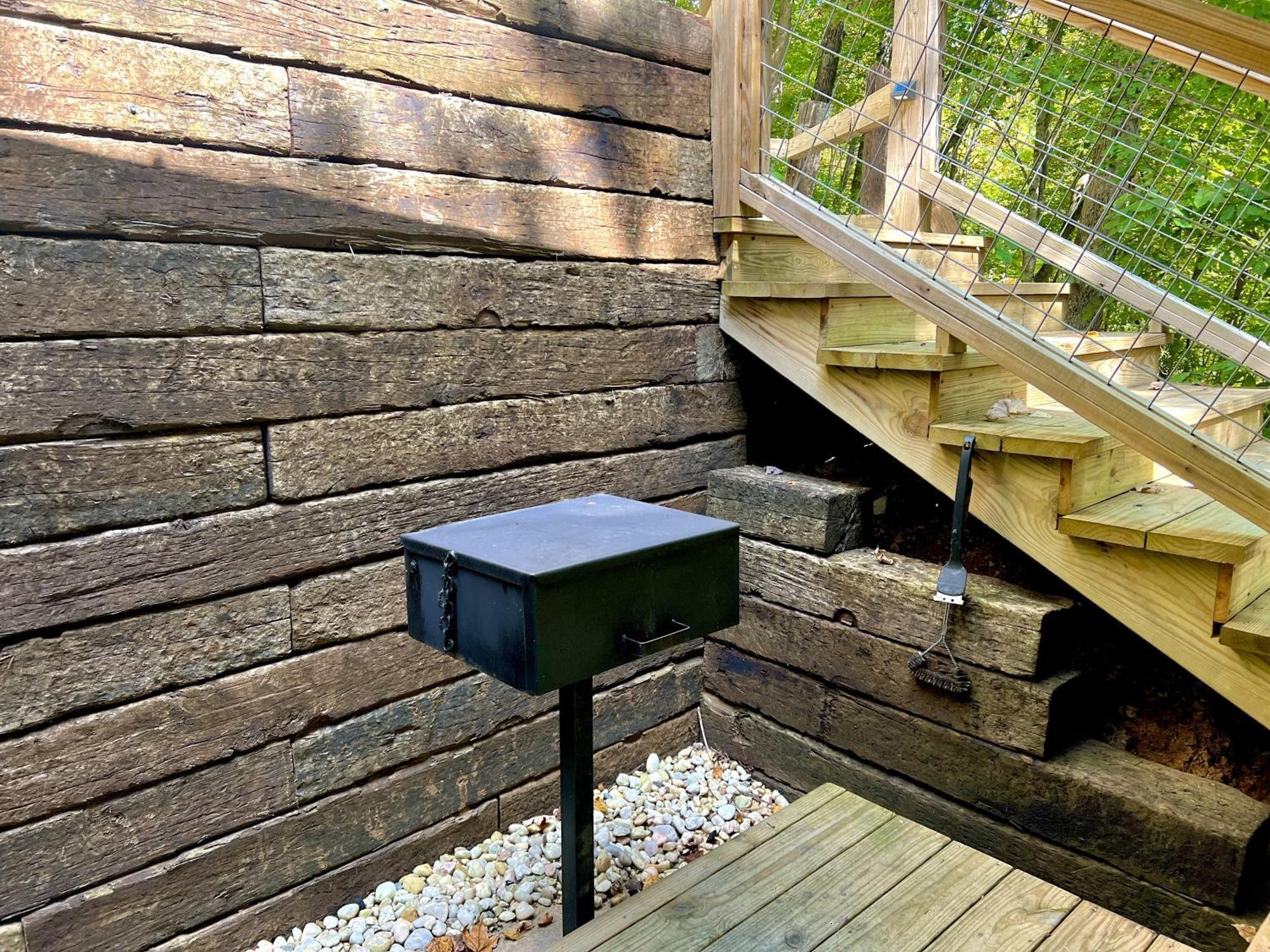 Bigfoots Hideaway Cabin Гатлинбург Экстерьер фото